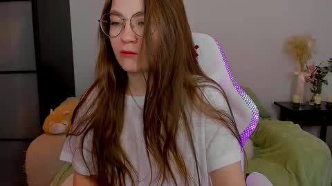 Snapshot of _nemalkovamia chatting on 03/01/25, 03:53 Mia with a big heart online show from 03/01/25, 03:53