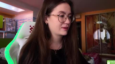 Snapshot of _nemalkovamia chatting on 03/08/25, 03:50 Mia with a big heart online show from 03/08/25, 03:50