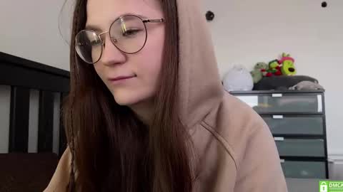 Snapshot of _nemalkovamia chatting on 03/10/25, 03:01 Mia with a big heart online show from 03/10/25, 03:01