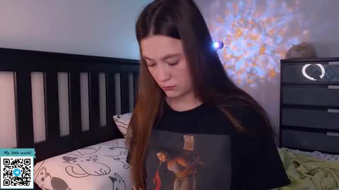 Snapshot of _nemalkovamia chatting on 09/09/25, 02:55 Mia with a big heart online show from 09/09/25, 02:55