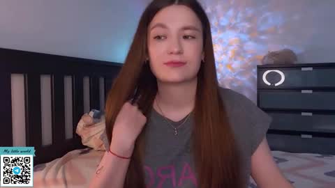 Snapshot of _nemalkovamia chatting on 09/10/25, 10:37 Mia with a big heart online show from 09/10/25, 10:37