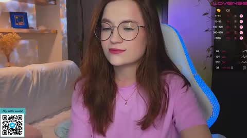 Snapshot of _nemalkovamia chatting on 11/26/25, 02:23 Mia with a big heart online show from 11/26/25, 02:23