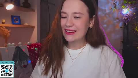 Snapshot of _nemalkovamia chatting on 12/14/25, 02:06 Mia with a big heart online show from 12/14/25, 02:06