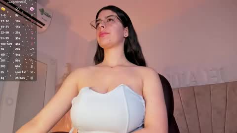 Niah  You can call me Ni or cutie haha online show from 01/19/25, 02:25