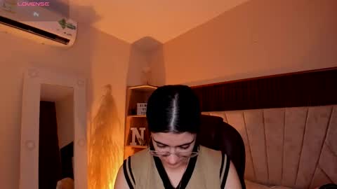 Niah  You can call me Ni or cutie haha online show from 03/01/26, 09:06