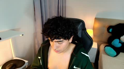 Snapshot of _nickconnor1 chatting on 12/08/24, 10:57 Nicolas online show from 12/08/24, 10:57