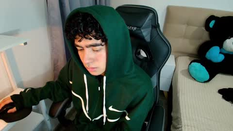 Snapshot of _nickconnor1 chatting on 12/11/24, 12:02 Nicolas online show from 12/11/24, 12:02