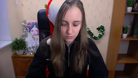 Snapshot of _nicole_new chatting on 12/07/24, 12:24 Nica online show from 12/07/24, 12:24