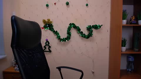 Nica online show from 12/18/24, 11:45