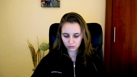 Snapshot of _nicole_new chatting on 01/06/25, 04:13 Nica online show from 01/06/25, 04:13