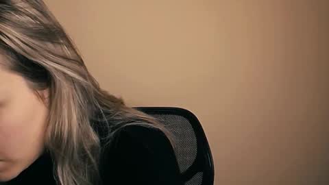 Nica online show from 10/29/25, 09:11