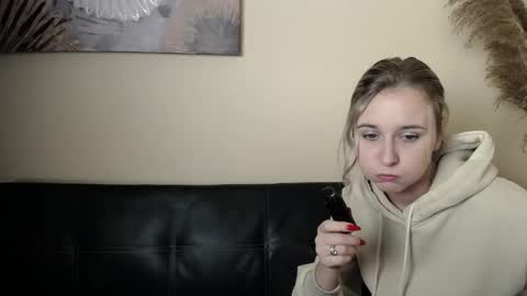 Snapshot of _nicole_new chatting on 11/05/25, 11:32 Nica online show from 11/05/25, 11:32