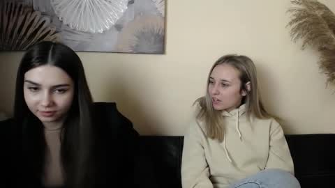 Snapshot of _nicole_new chatting on 11/07/25, 11:32 Nica online show from 11/07/25, 11:32