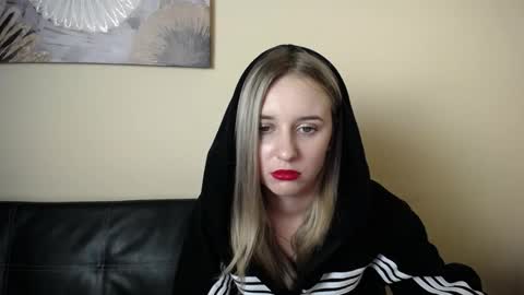 Snapshot of _nicole_new chatting on 11/21/25, 01:54 Nica online show from 11/21/25, 01:54