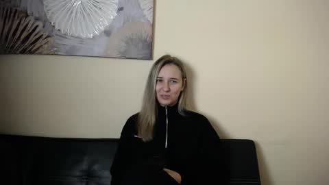 Snapshot of _nicole_new chatting on 11/28/25, 11:46 Nica online show from 11/28/25, 11:46