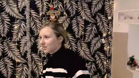 Snapshot of _nicole_new chatting on 12/20/25, 10:55 Nica online show from 12/20/25, 10:55