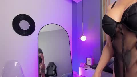 _nicoletteshea_ online show from 07/03/26, 12:33