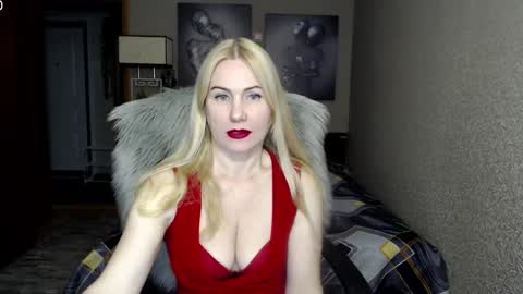 Snapshot of _night_fantasy_ chatting on 12/10/24, 07:11 Donella online show from 12/10/24, 07:11