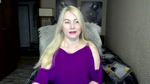 Snapshot of _night_fantasy_ chatting on 10/28/25, 05:59 Donella online show from 10/28/25, 05:59