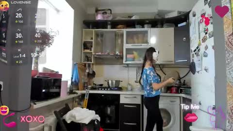 Nika online show from 10/31/25, 12:17