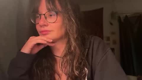 Mila online show from 03/25/26, 10:16