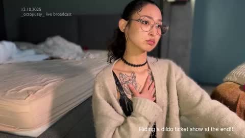 Mikayla online show from 10/12/25, 10:03