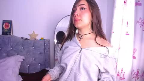 Paris online show from 11/28/25, 01:36