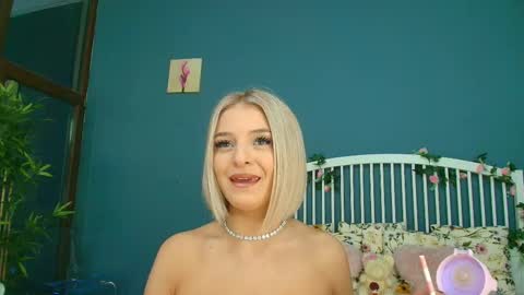 Alisa online show from 10/22/25, 04:13