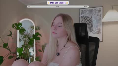 Snapshot of _penisflytrap_ chatting on 09/09/25, 04:01 Viktoria online show from 09/09/25, 04:01