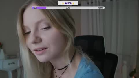 Snapshot of _penisflytrap_ chatting on 10/09/25, 03:26 Viktoria online show from 10/09/25, 03:26