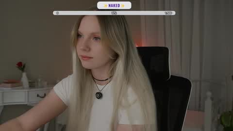 Snapshot of _penisflytrap_ chatting on 10/24/25, 01:35 Viktoria online show from 10/24/25, 01:35