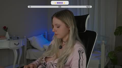 Snapshot of _penisflytrap_ chatting on 10/26/25, 05:02 Viktoria online show from 10/26/25, 05:02