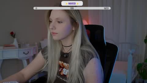 Snapshot of _penisflytrap_ chatting on 10/27/25, 04:05 Viktoria online show from 10/27/25, 04:05