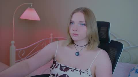 Snapshot of _penisflytrap_ chatting on 02/21/26, 07:48 Viktoria online show from 02/21/26, 07:48