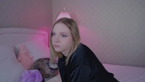 Snapshot of _penisflytrap_ chatting on 03/20/26, 06:51 Viktoria online show from 03/20/26, 06:51