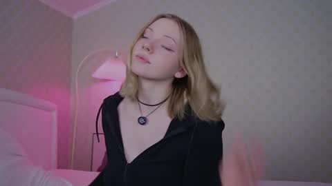 Snapshot of _penisflytrap_ chatting on 03/24/26, 04:12 Viktoria online show from 03/24/26, 04:12
