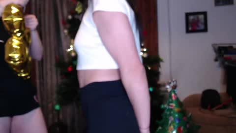 Snapshot of _pinacolada_ chatting on 12/22/25, 04:37 Angie online show from 12/22/25, 04:37