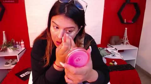 Laura online show from 12/22/25, 07:22