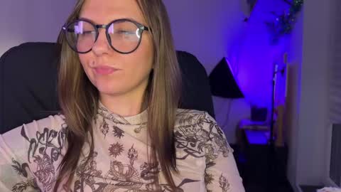 Snapshot of _private_person_ chatting on 12/16/24, 07:43 HADLY today day-off see u online 0112 online show from 12/16/24, 07:43