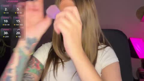 Snapshot of _private_person_ chatting on 01/03/25, 03:44 HADLY today day-off see u online 0112 online show from 01/03/25, 03:44