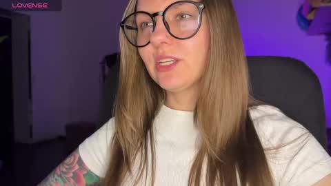 Snapshot of _private_person_ chatting on 02/09/25, 06:16 HADLY today day-off see u online 0112 online show from 02/09/25, 06:16