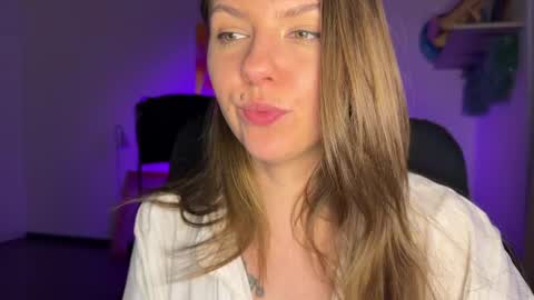 Snapshot of _private_person_ chatting on 02/11/25, 05:18 HADLY today day-off see u online 0112 online show from 02/11/25, 05:18