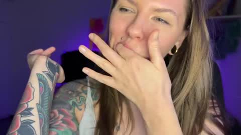 Snapshot of _private_person_ chatting on 02/11/25, 08:20 HADLY today day-off see u online 0112 online show from 02/11/25, 08:20