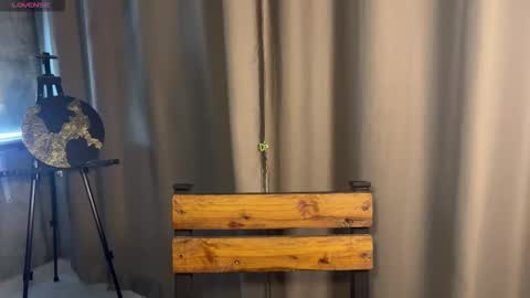 Snapshot of _private_person_ chatting on 11/08/25, 01:11 HADLY today day-off see u online 0112 online show from 11/08/25, 01:11