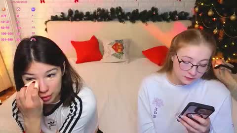 Merlizz Eva Jane Mila Nicole  left to right  online show from 12/21/25, 02:24