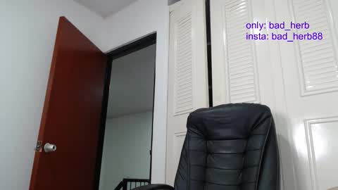 Alejandra  online show from 09/28/25, 01:22