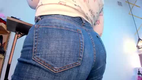 Snapshot of _rebecca1 chatting on 11/12/25, 01:55 rebecca online show from 11/12/25, 01:55