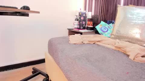 Snapshot of _rebecca1 chatting on 11/20/25, 02:06 rebecca online show from 11/20/25, 02:06