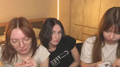 LISSAPVT IS OPEN online show from 03/26/26, 03:39