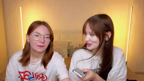Snapshot of _reverse_gang_ chatting on 06/24/26, 02:43 LISSAPVT IS OPEN online show from 06/24/26, 02:43